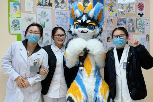 Chinese hospital reports increased patient interaction after patient wears a&nbsp;fursuit